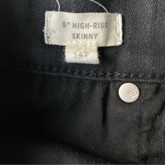 Madewell Petite 9" Mid-Rise Skinny Jeans in Lunar Wash - Picture 10 of 12